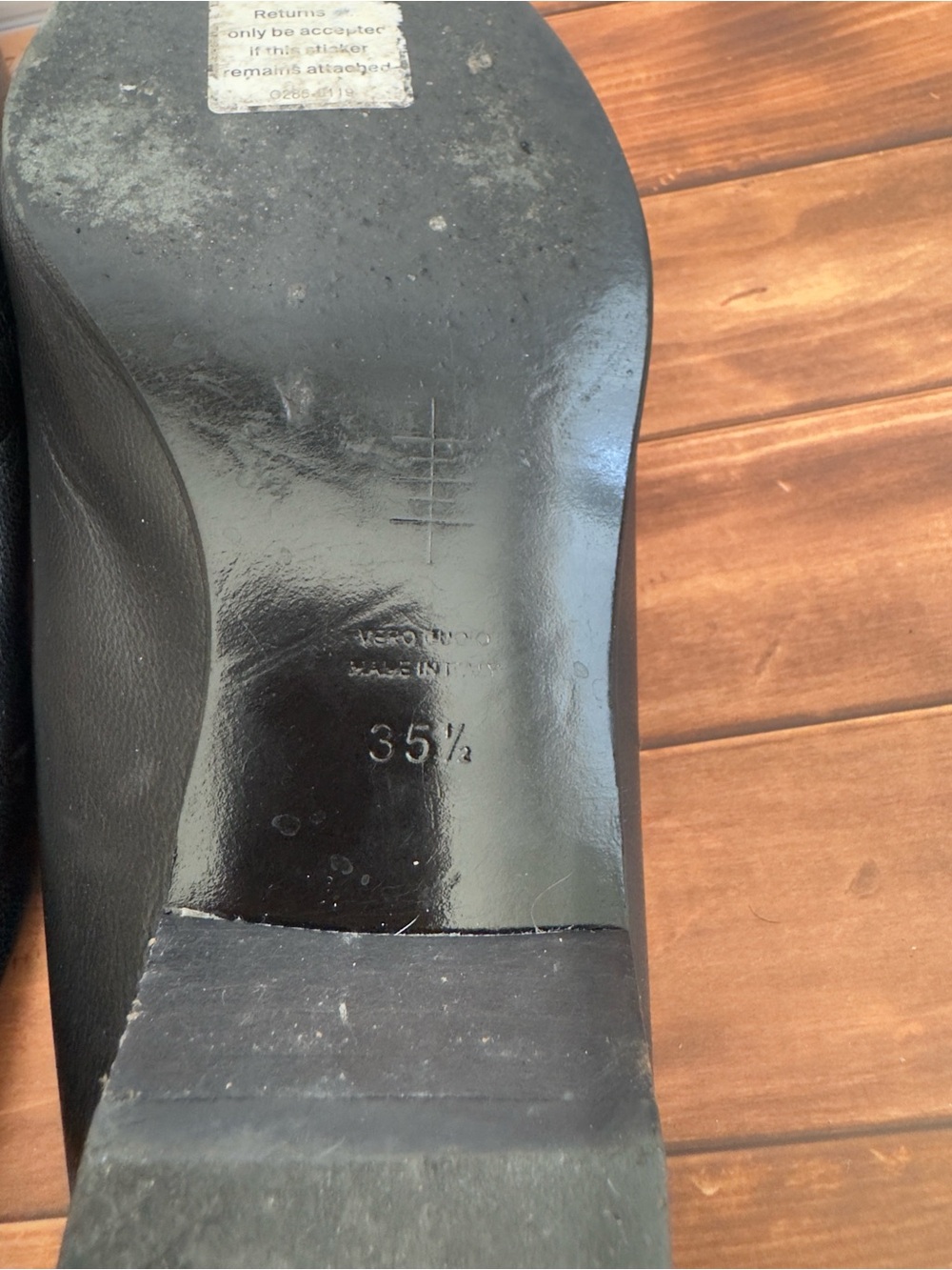 ALUMNAE Black Pointed V-Cut low Heel Mules - Picture 8 of 10
